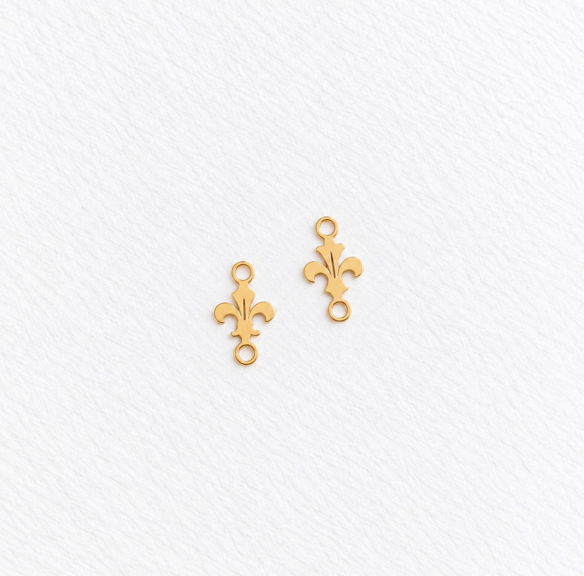 Fleur-de-Lis Connector
